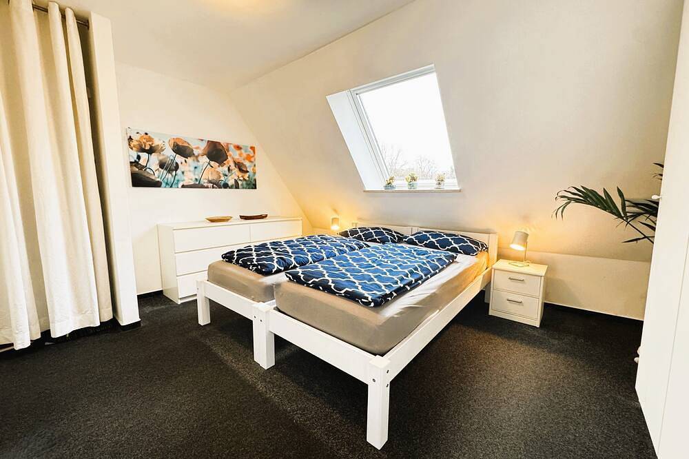 Ganze Wohnung, Stilvoll Wohnen im 45m² Dachgeschoss-Apartment für 1-2 Personen in Ahrensburg, Kreis Stormarn