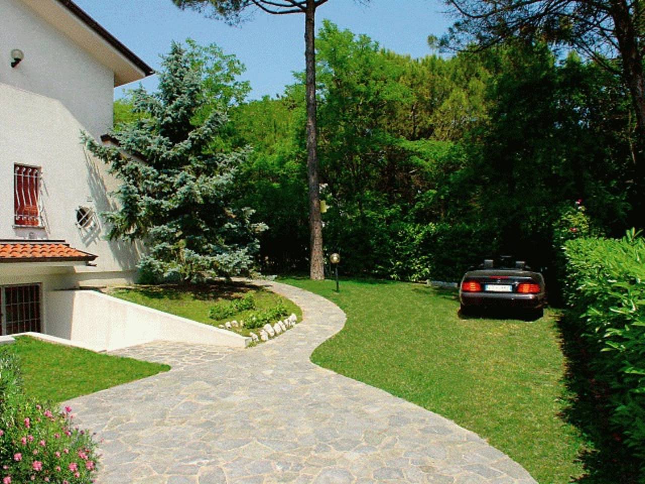 Apartamento entero, Apartamento de tres habitaciones con Wifi y aparcamiento privado a 100 metros de la playa de Lignano. in Ribera de Lignano, Lignano Sabbiadoro
