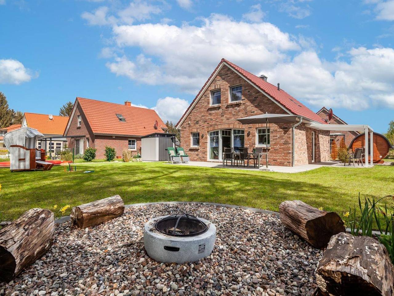 Seeblick Warin - Sehr hochwertiges Ferienhaus direkt am Wariner See in Warin, Nordwestmecklenburg (Wismar und Umgebung)