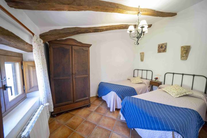 Casa rural para 7 personas, con vistas y jardín en Laroya - 3