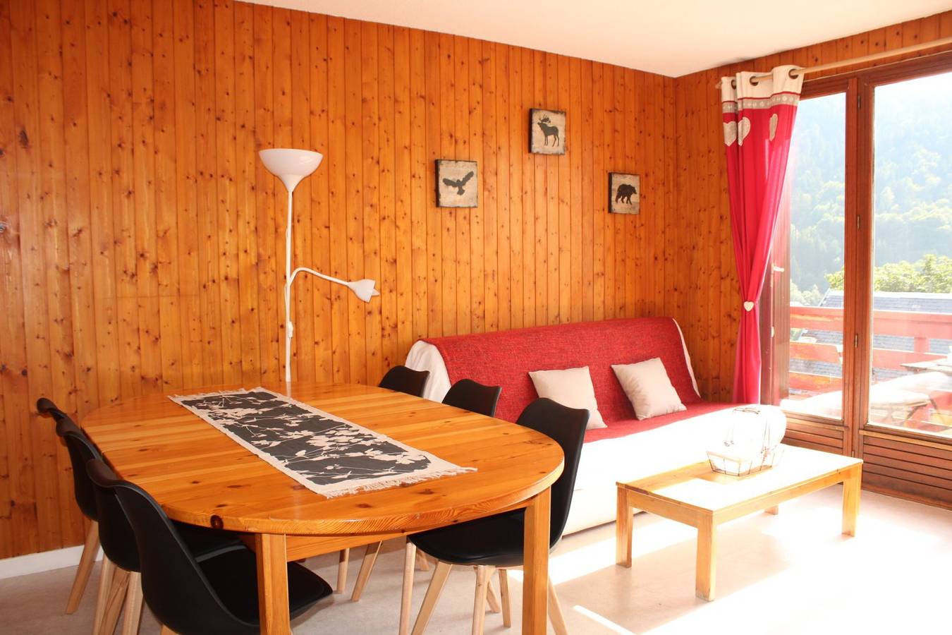 Appartement entier, Appartement 'Les Lauriers, N°1' avec vue sur la montagne et balcon in Mont-Dore, Parc naturel régional des Volcans d'Auvergne