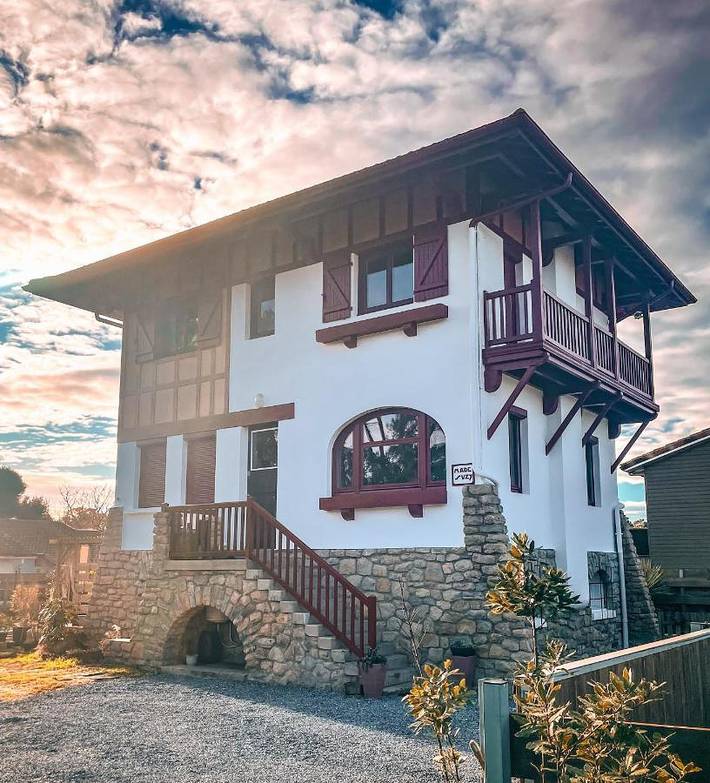 Chalet para 10 personas, con piscina además de balcón y jardín - 1