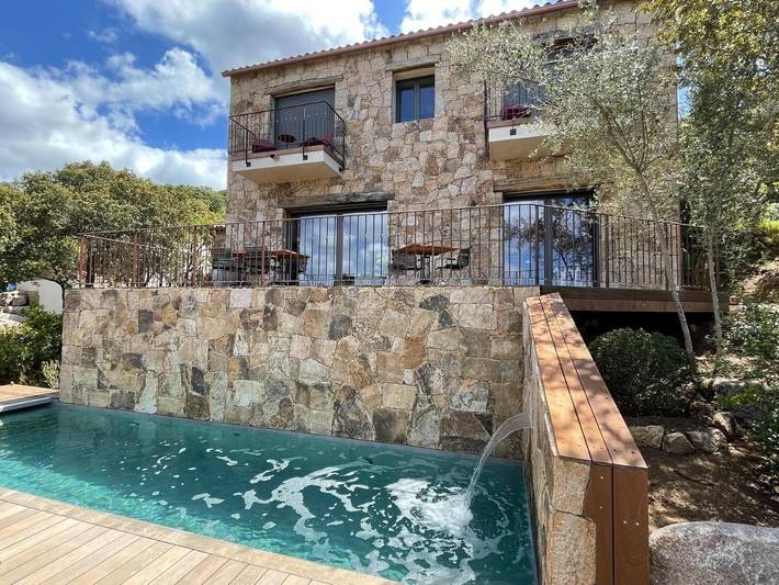 Location de vacances pour 4 personnes, avec jardin ainsi que vue et piscine à Viggianello - 3