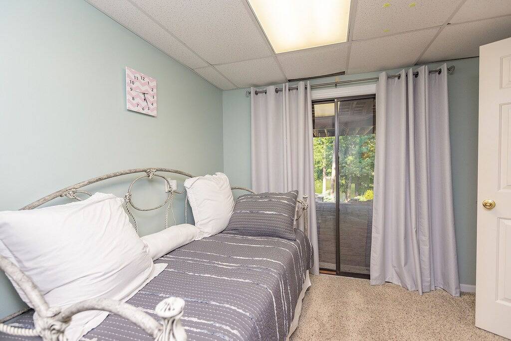 Luxury Lakeside Cabin - A Stone's Throw in Lake Gaston