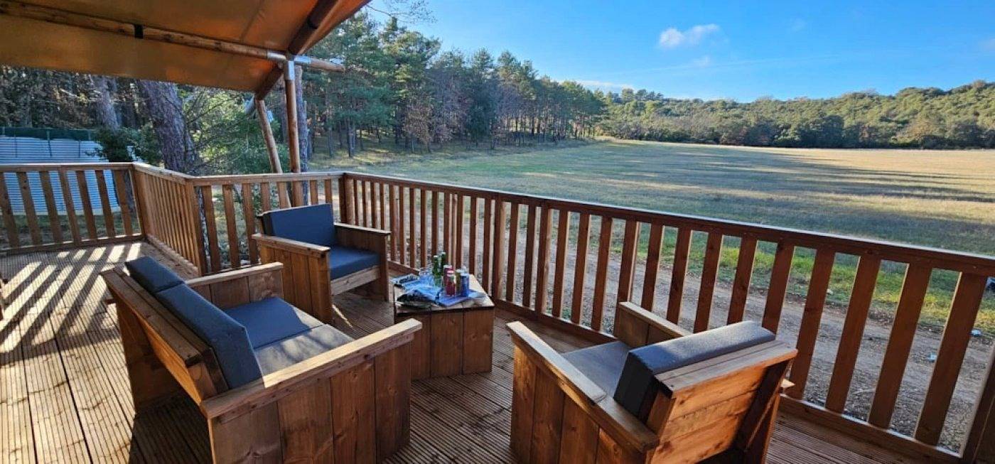 Zecamping 3* piscine chiens acceptés tente 35m2 4 pers in Saint-Laurent-du-Verdon, Parc naturel régional du Verdon
