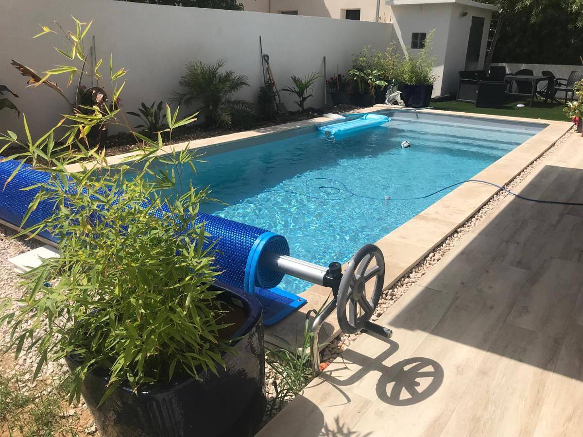 Suite haut de gamme 22 m2 de la Maison Lilomel - Entrée & Terrasse privative - Piscine - parking & wifi gratuit - Au calme et à 5 min de la mer in Sanary-sur-Mer, Côte méditerranéenne (France)
