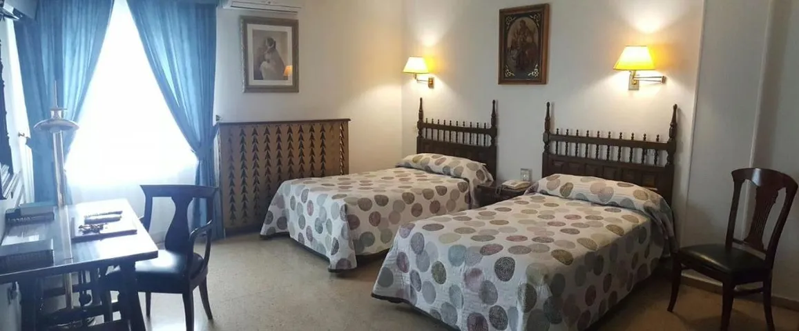 Hotel for 4 people, with terrace and garden - 1