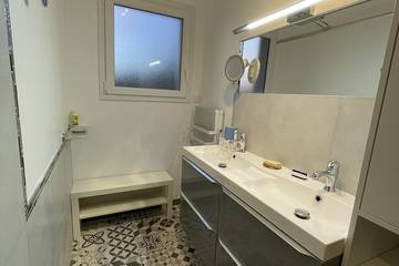 Location de vacances pour 7 personnes, avec jardin et terrasse à La Barben