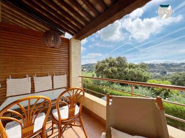 Gîte pour 4 personnes, avec balcon ainsi que piscine et vue dans Golf Bluegreen Sainte-Maxime