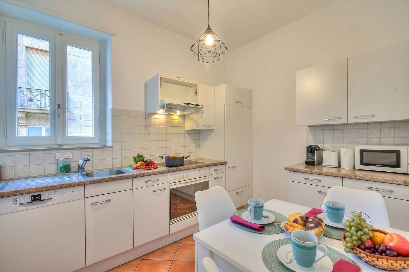 Ganze Wohnung, Bellinzona in Centro: Lift, Parking, Sleeps 6 in Bellinzona, Lepontinische Alpen