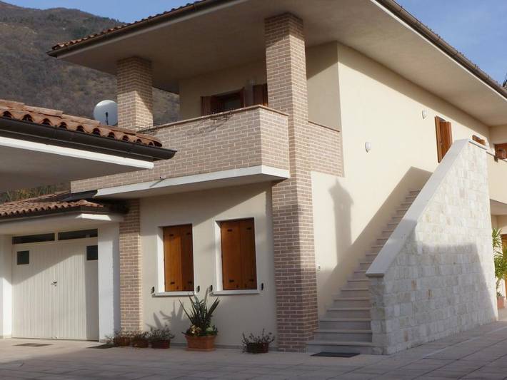 Gîte pour 7 personnes, avec vue et terrasse à Polcenigo
