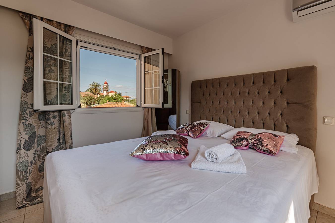 Ganze Wohnung, Studio 'Eleni's Top Floor' mit Gemeinschaftspool, Wi-Fi und Klimaanlage in Alykanas, Alykes