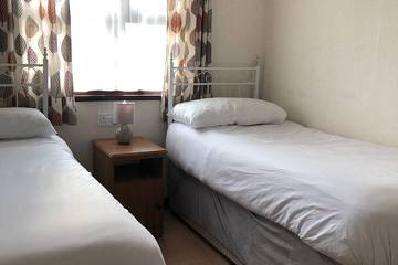 Log Cabin for 6 People in Purbeck Heritage Coast, South West England, Photo 3