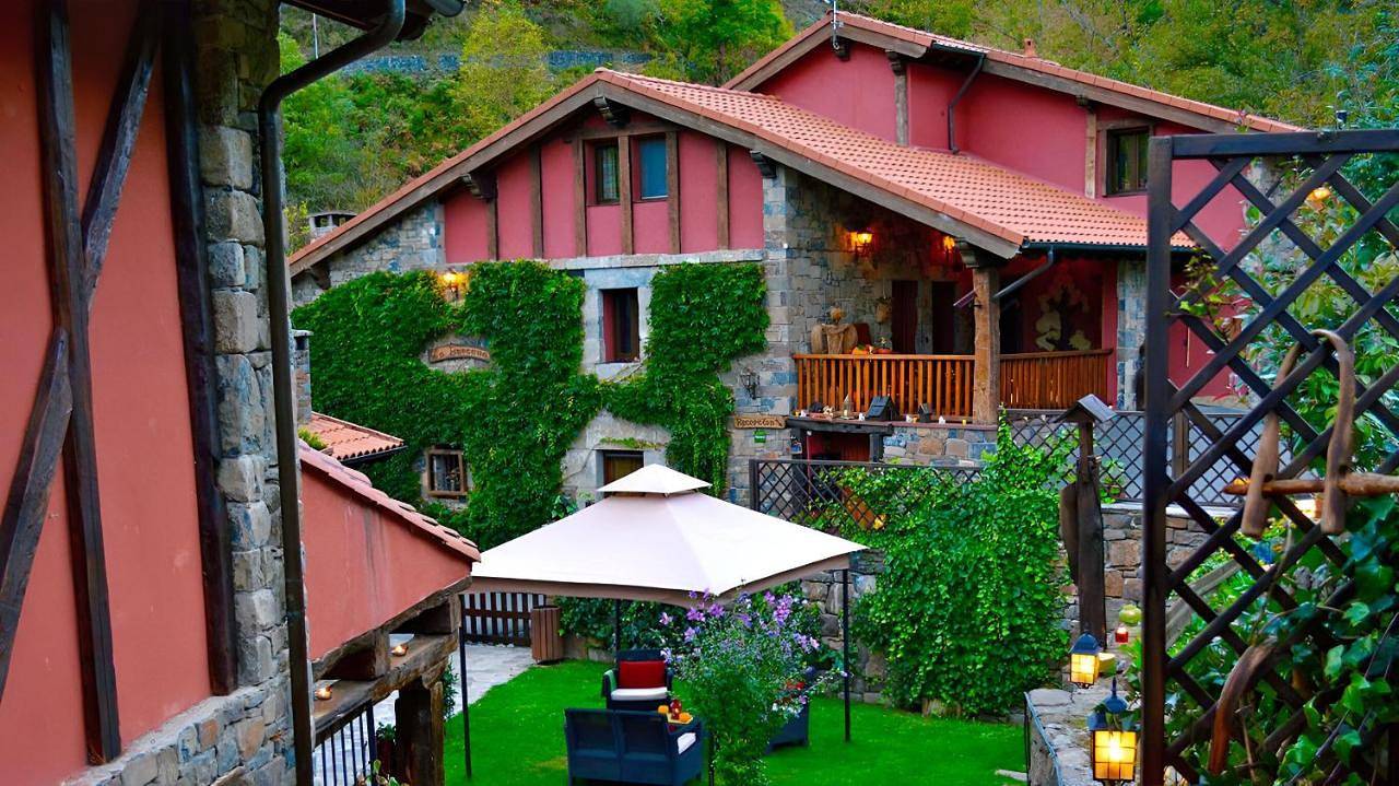 Apartamentos Rurales & Spa La Bárcena in Enterría, Camaleño
