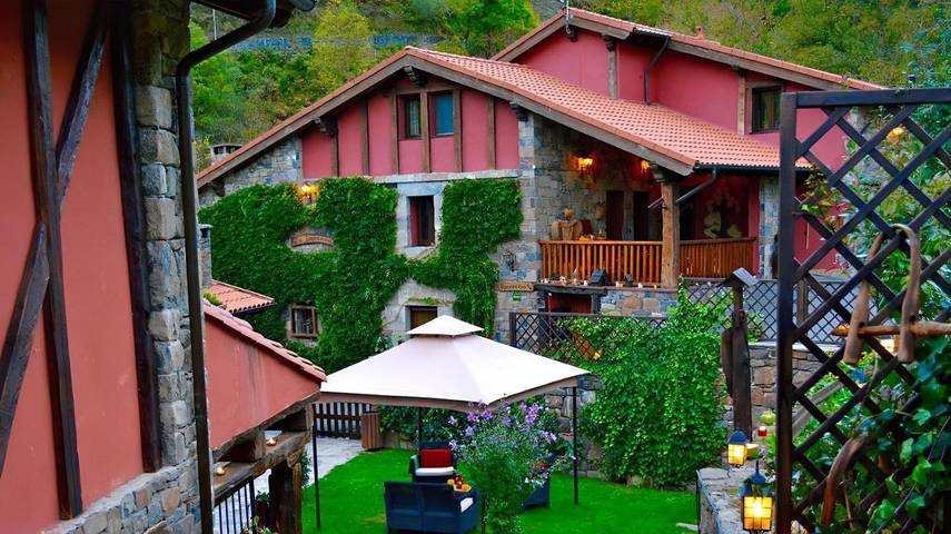 Casa para 2 personas, con jacuzzi y jardín además de piscina y sauna, Se admiten mascotas en Cantabria