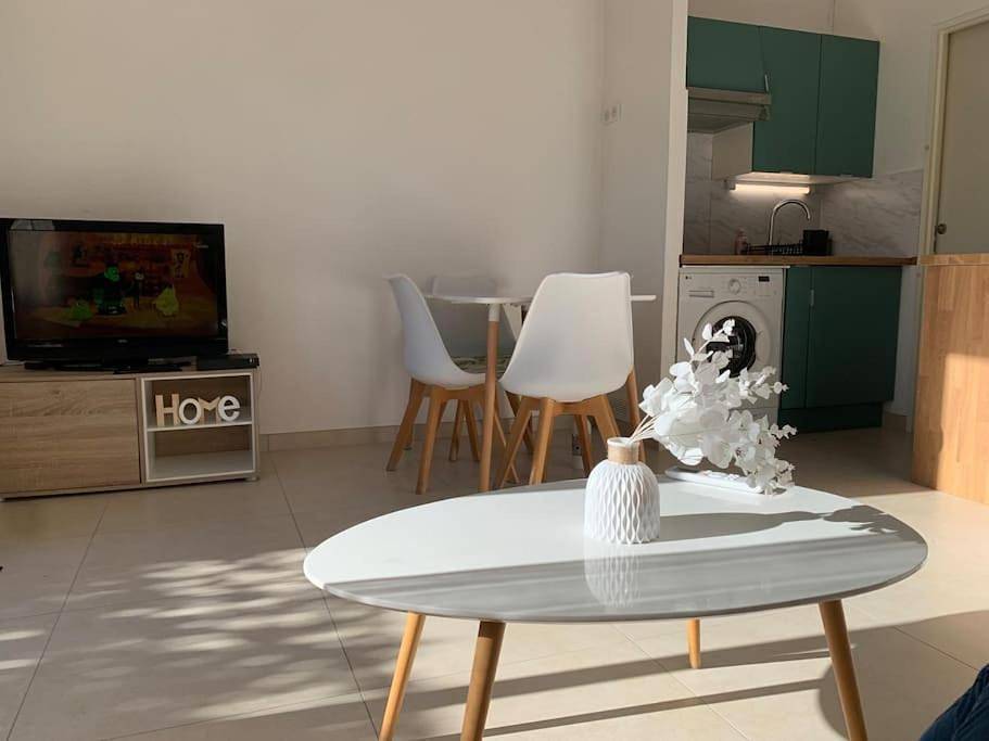 Appartement entier, One-Bedroom Apartment in Saint-Vallier-de-Thiey, Côte méditerranéenne (France)