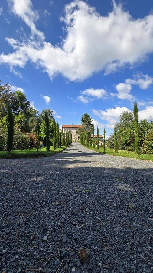 Maison d’hôte pour 8 personnes, avec piscine ainsi que terrasse et jardin dans la Loire - 2
