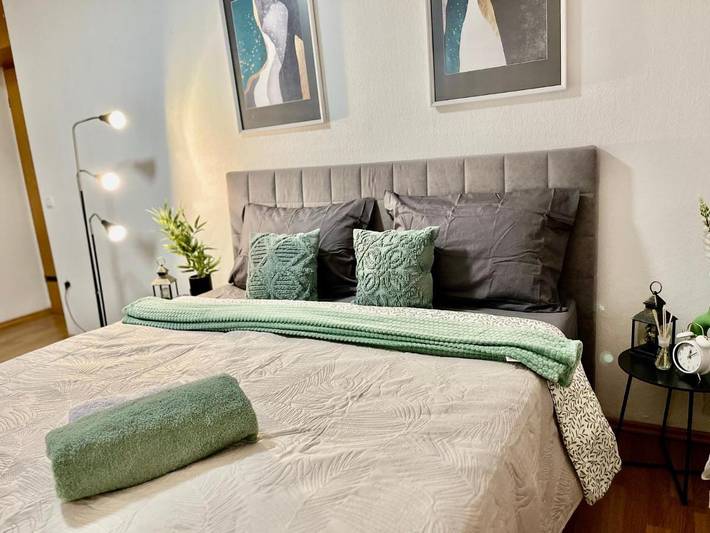 Ferienwohnung für 12 Personen, mit Ausblick und Terrasse sowie Garten in Pfungstadt