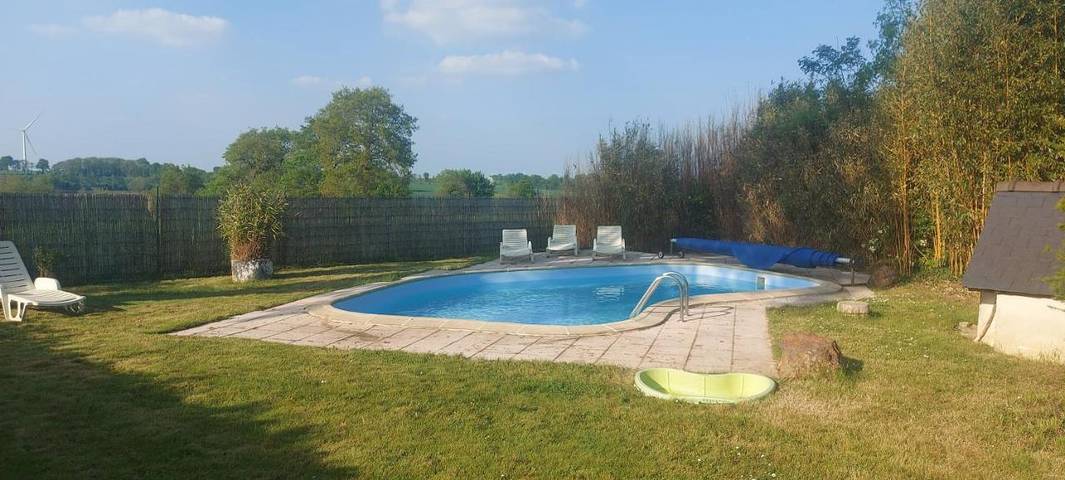 Location de vacances pour 4 personnes, avec jardin et piscine, adapté aux familles dans Teillay