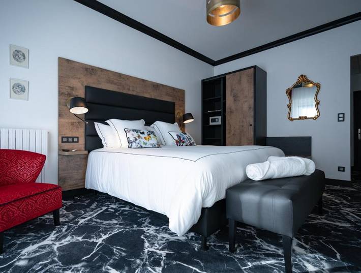 Hôtel pour 2 personnes, avec Balcon et Terrasse ainsi que Jacuzzi et Jardin