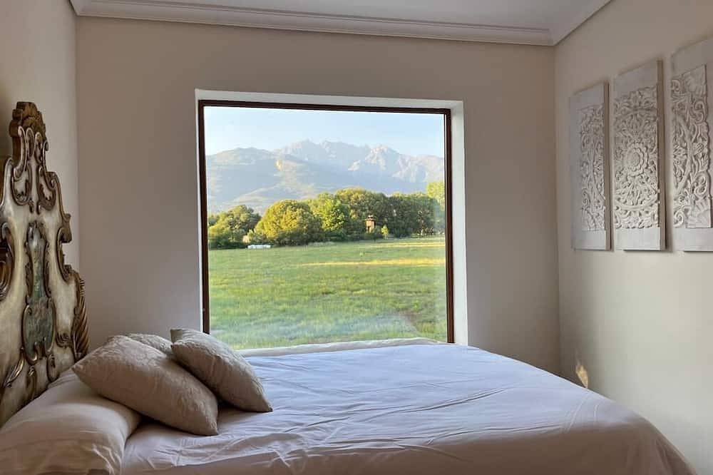 Ideal house for families and celebrations of any kind. in Candeleda, Valle del Tiétar