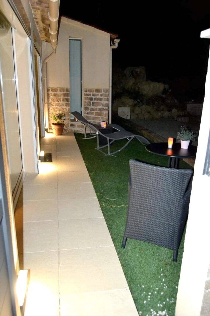 Suite with Hot Tub in Beaumont-de-Pertuis, Parc naturel régional du Luberon