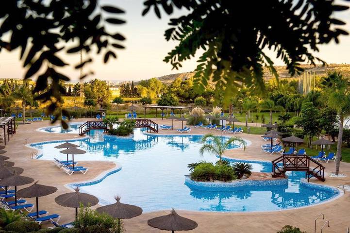 Hotel para 10 personas, con Terraza además de Jardín y Sauna en Bonalba