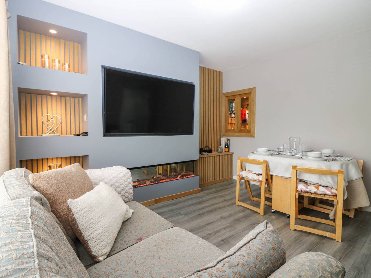 6 Niddrie Marischal Road in Edinburgh, Lothian