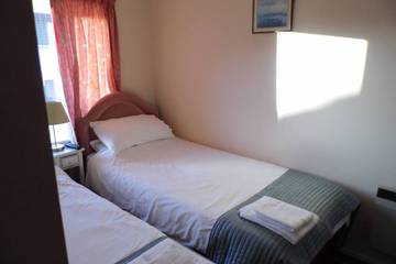 Log Cabin for 4 People in Wroxham, Norfolk, Photo 4
