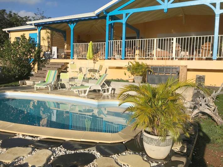 Chalet para 6 personas, con jardín además de vistas y piscina - 1