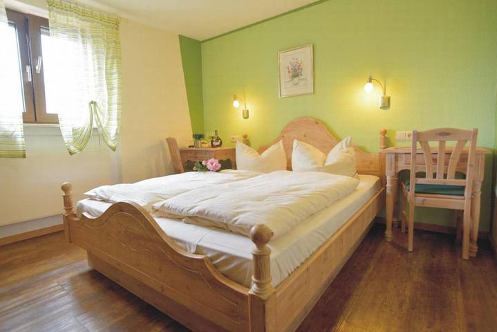 Hotel, mit Terrasse und Sauna sowie Ausblick in Dettelbach - 2