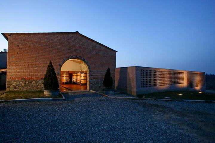 Agriturismo per 3 persone, con Balcone e Terrazza nonché Giardino e Piscina a Cinigiano