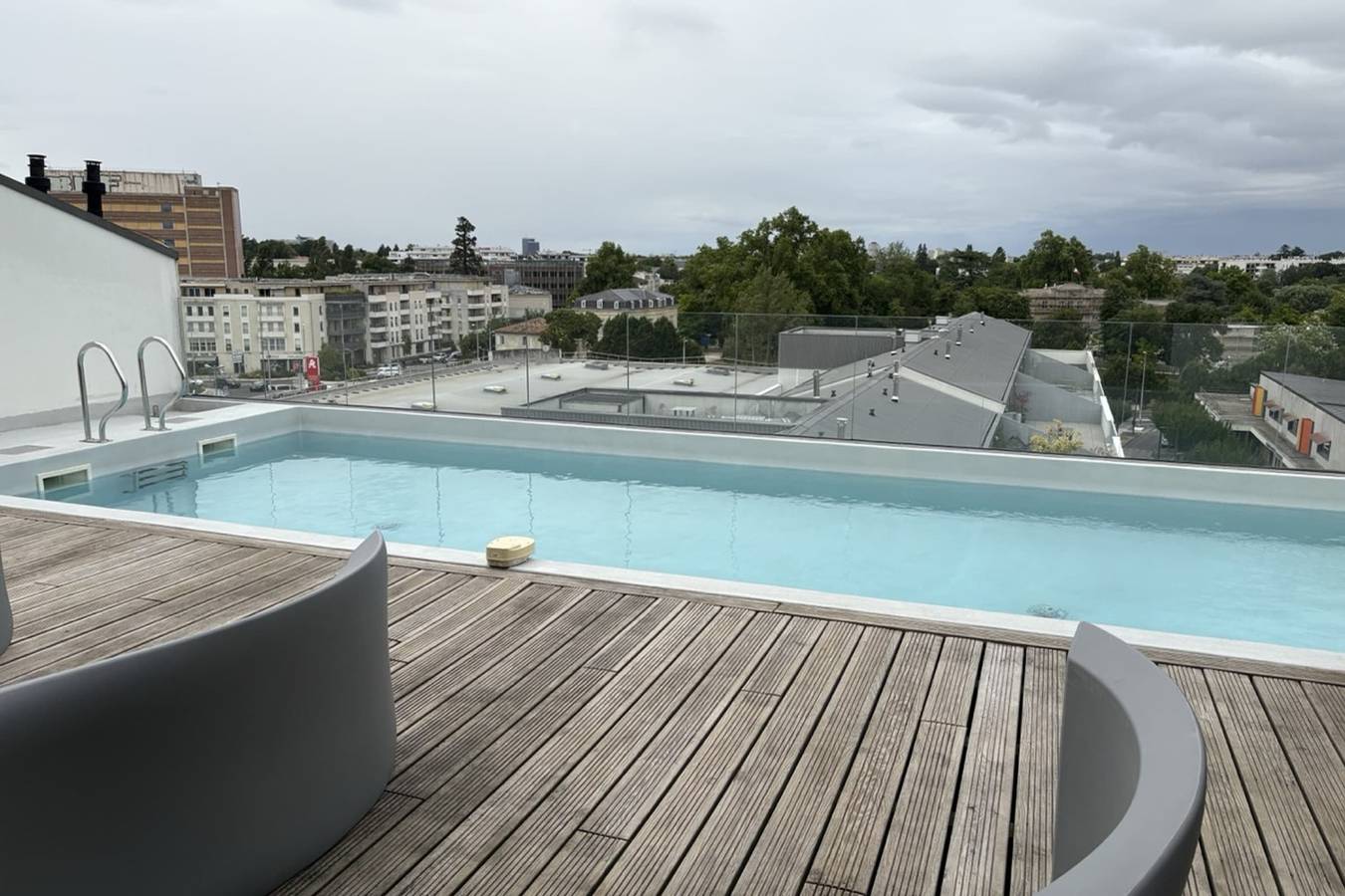 Ganze Wohnung, Spacious apartment with pool in Talence in Talence, Bordeaux und Umgebung