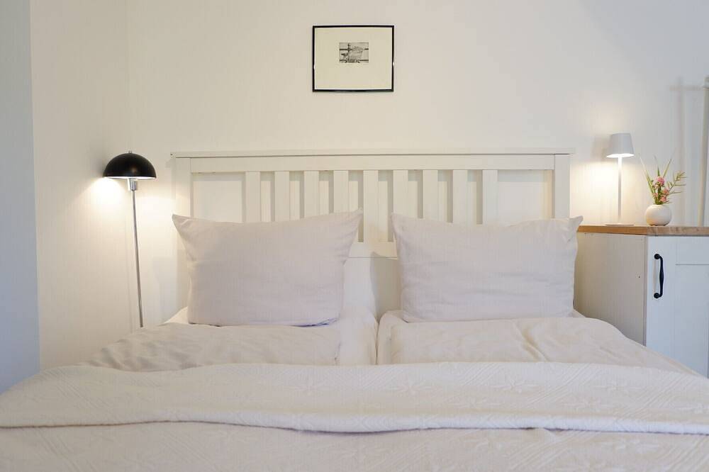 Ganze Wohnung, Gemütliches 1-Zimmer-Appartement mit Terrasse in historischer Reetdachkate in Husby, Schleswig-Flensburg
