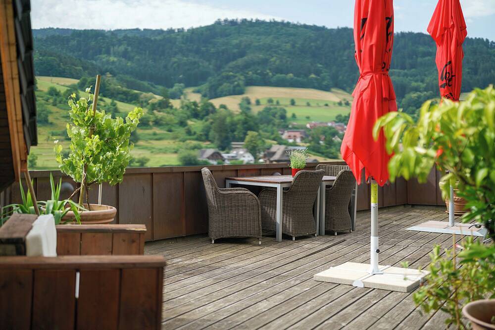 Ganze Wohnung, Zimmer 'Komfortzimmer 1' mit Bergblick, Gemeinschaftsterrasse und Wi-Fi in Glottertal, Südschwarzwald