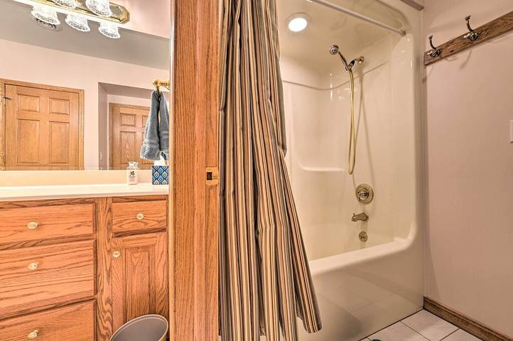 Vacation rental for 14 people, with terrace and hot tub in Lake Huron