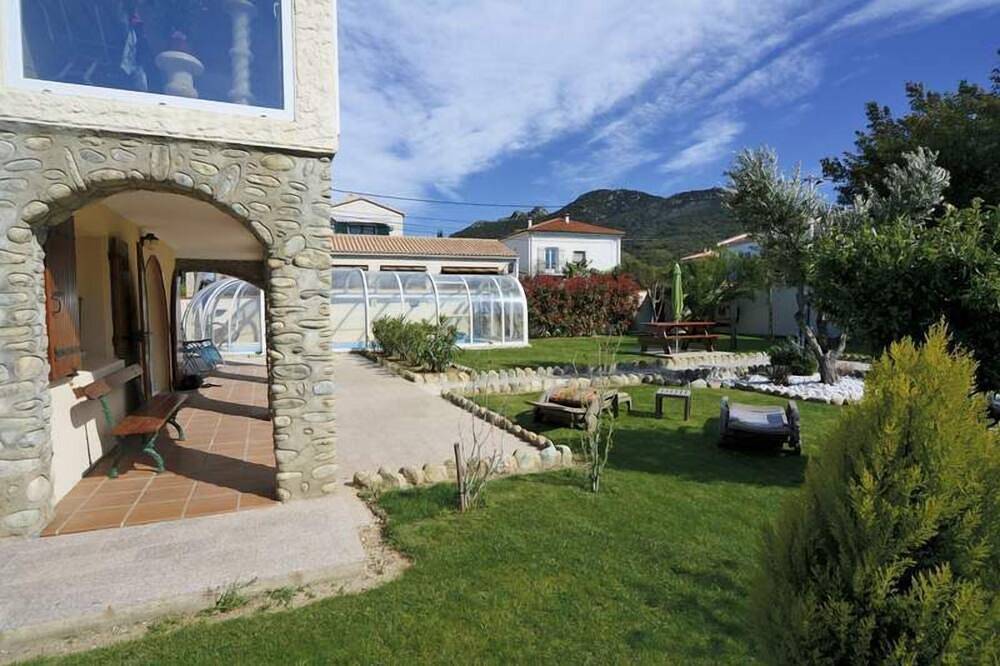 Appartement entier, Villa avec magnifique vue sur les Albères et sur le Mont Canigou in Sorède, Côte méditerranéenne (France)