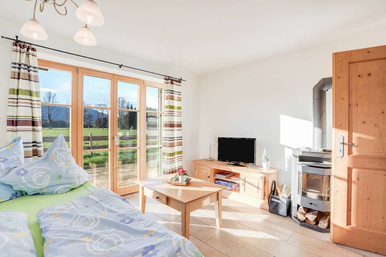 Ganze Wohnung, Gemütliche Ferienwohnung Bergblick mit Garten, Terrasse und Wlan; Parkplätze vorhanden in Bad Heilbrunn, Tölzer Land