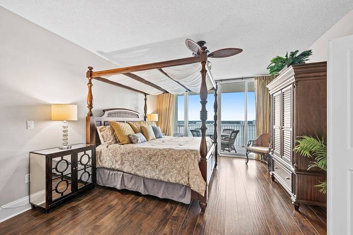 Vacation rental for 8 people, with sauna and pool as well as balcony and hot tub by Orange Beach