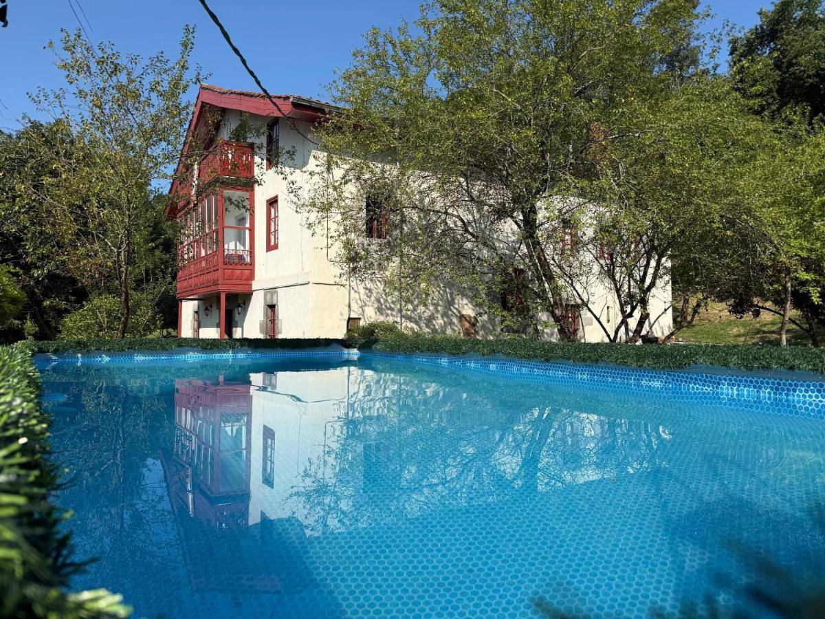 Lutzin Etxea, Caserío Vasco con piscina, jardín y parking, a 15 min de Bilbao in Llodio, Cordillera Cantábrica