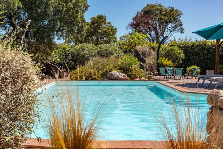 Location de vacances pour 8 personnes, avec piscine ainsi que jardin et terrasse à Lecci - 4