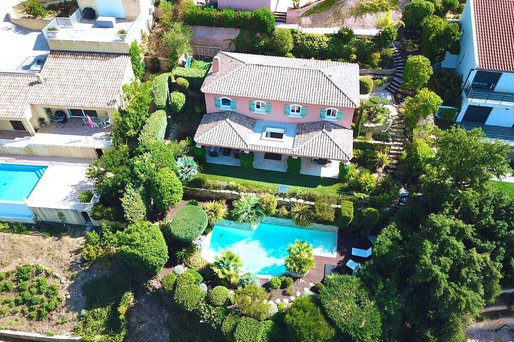 Villa For 8 People pool, jacuzzi, Panoramic view of the sea and vineyards… in La Londe-les-Maures, Côte méditerranéenne (France)