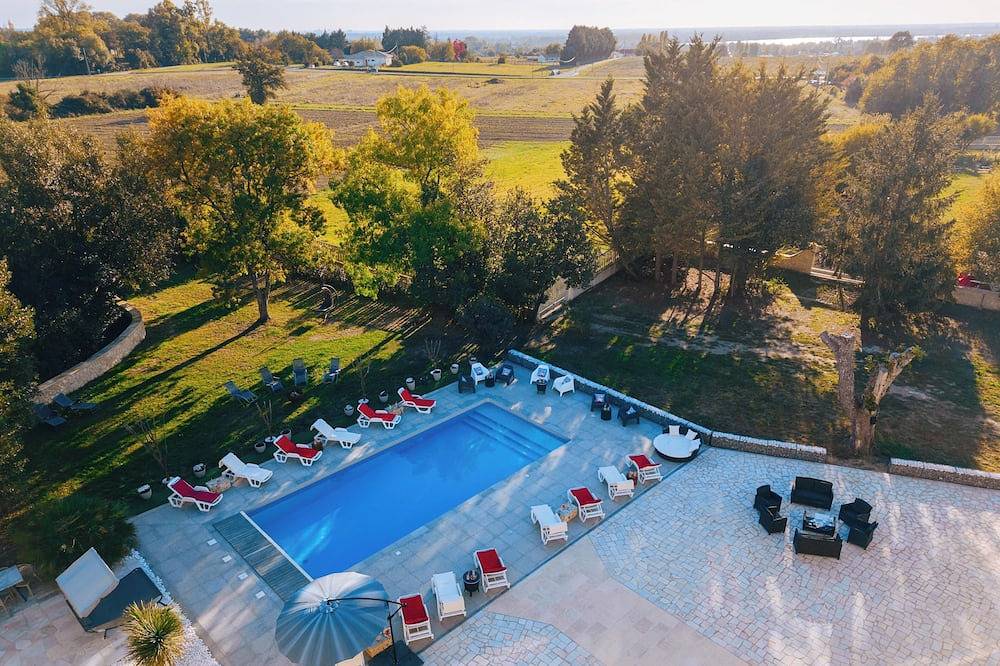 Domaine Entier de charme Sud-Ouest: Quiet heated swimming pool near Bordeaux 14 people in Saint-Gervais (Gironde), Blaye region