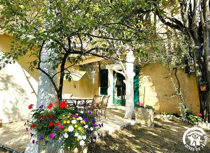 Gîte pour 5 personnes, avec Terrasse ainsi que Jardin et Piscine