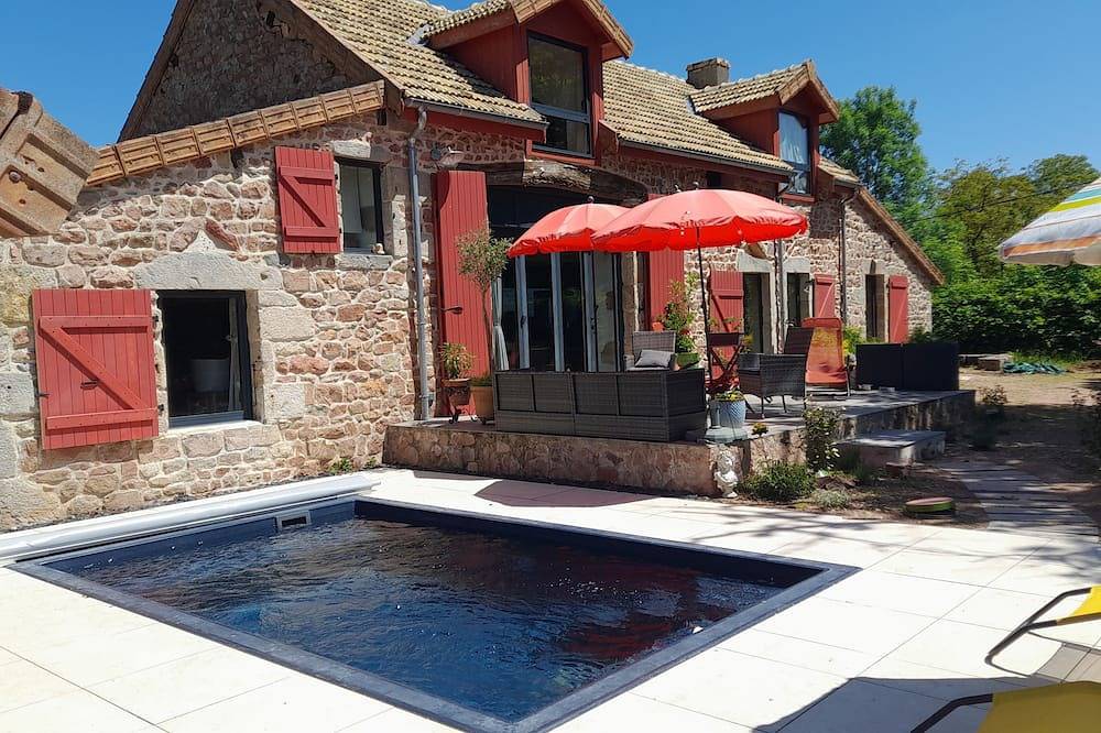 Maison de vacances nature, belles vues, patrimoine Bourgogne du Sud in Saint-Bonnet-de-Joux, Région de Charolles