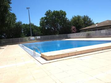Gîte pour 4 personnes, avec terrasse ainsi que jardin et bassin pour enfant à Saint-Cyprien