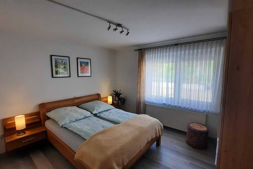 Ganze Wohnung, Moderne Ferienwohnung in ruhiger Stadtrandlage für 3 Personen in Dornstetten, Mittlerer Schwarzwald