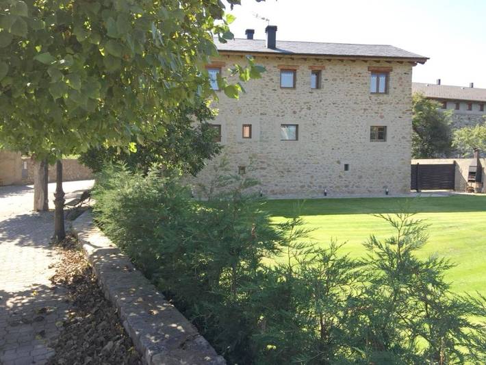 Casa rural para 12 personas, con jardín y vistas, Se admiten mascotas en Baixa Cerdanya - 2