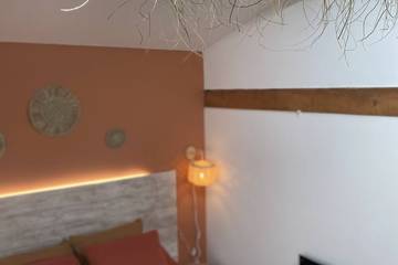 Gîte pour 4 personnes, avec terrasse ainsi que piscine et jardin à Beychac-et-Caillau