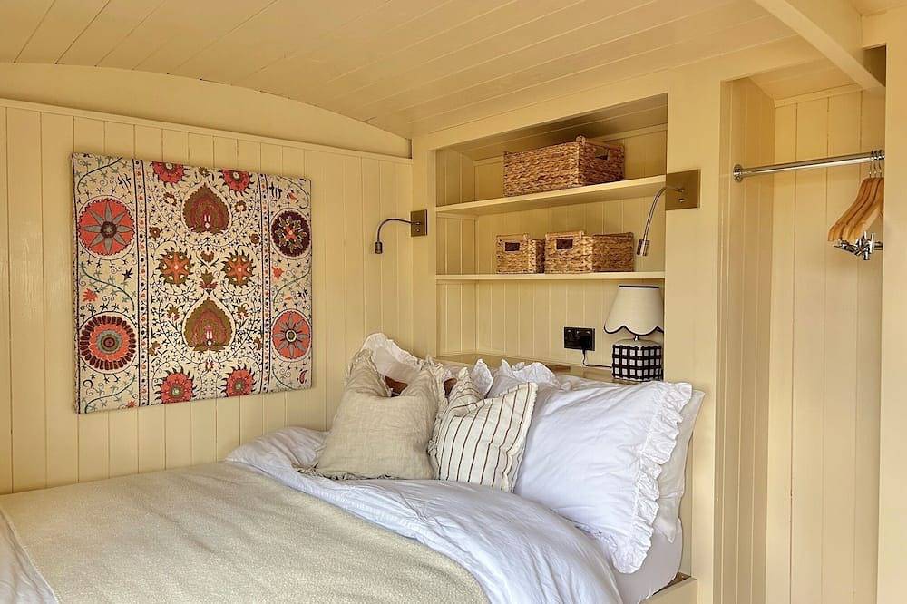 Cosy, boutique Shepherd's Hut near Cambridge; free bicycles in Histon (Cambridgeshire), Cambridgeshire